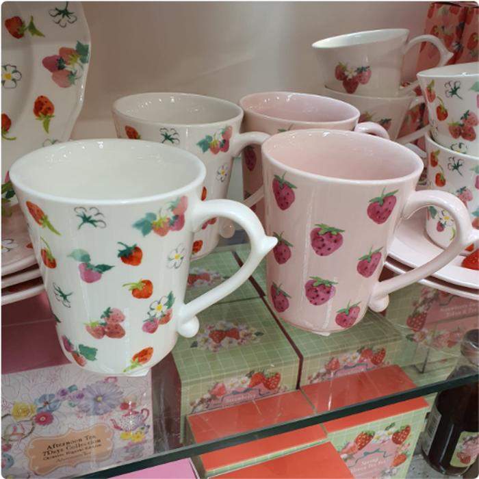 Ceramic Glass Strawberry White / Pink @Each