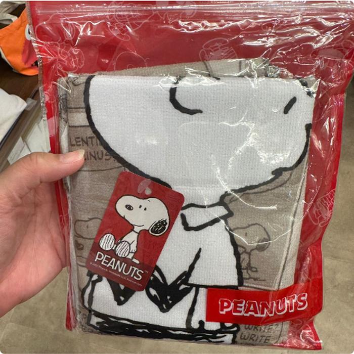 Snoopy face towel