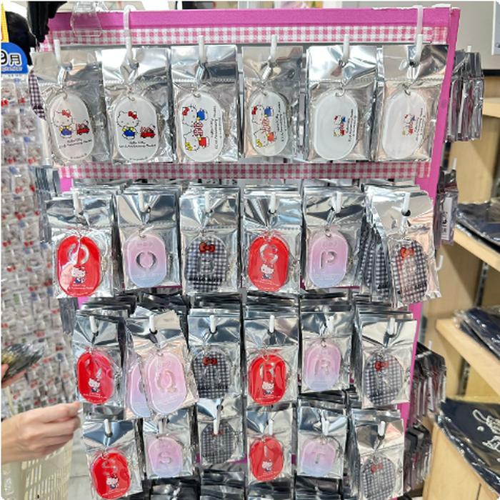 Keychain Sanrio alphabet motif