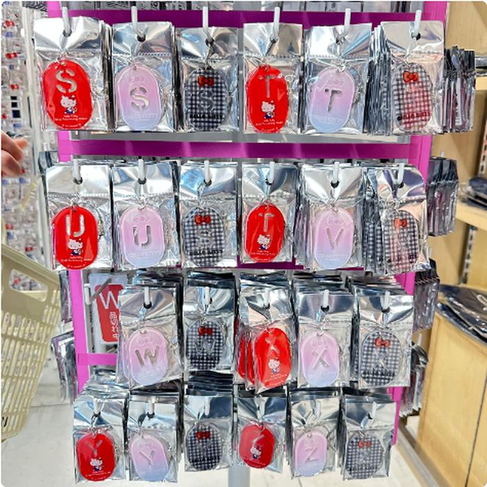 Keychain Sanrio alphabet motif
