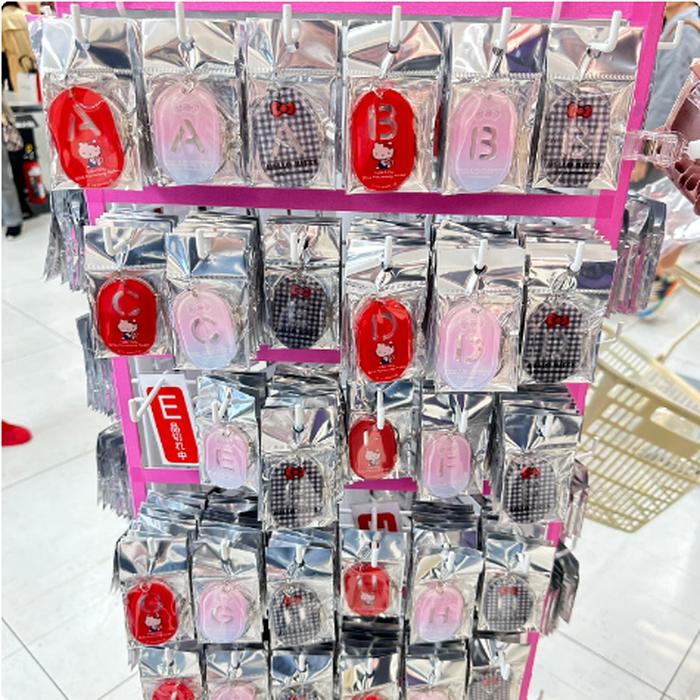 Keychain Sanrio alphabet motif