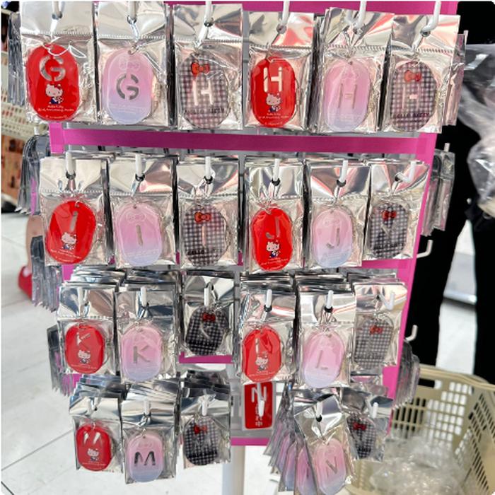 Keychain Sanrio alphabet motif