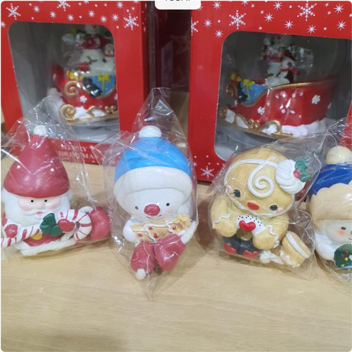 Figure Xmas @each