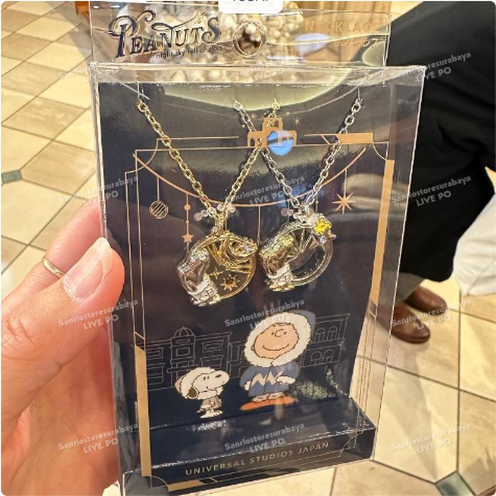 Snoopy necklace winter coll