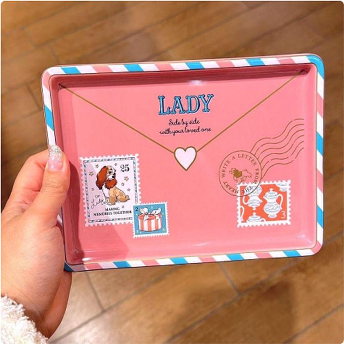 Lady Plate Holiday Season Colly The material is ceramic and thick