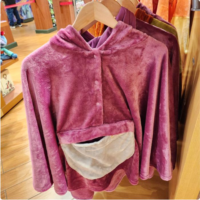 Warm outer front has a pocket size 69 x 134 cm - Lotso 