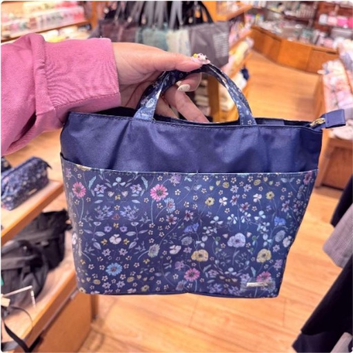 [3/5/2025-19:40-655] Liberty Print Bag In Bag Navy, There Is A Zipper