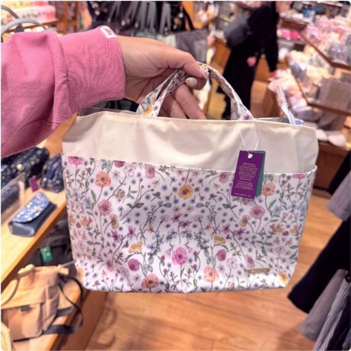 [3/5/2025-19:41-655] Liberty Print Bag In Bag Ivory, There Is A Zipper