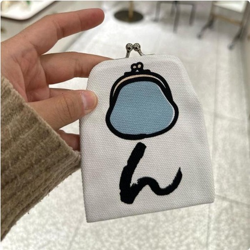 [3/6/2025-16:22-305] Ayanokoji Gamaguchi Pouch White