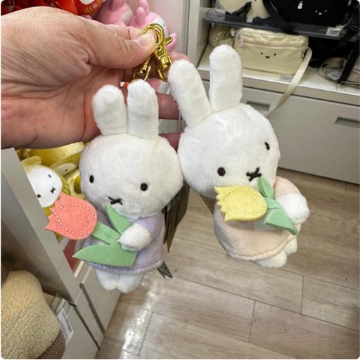 [15/03/2025-21:15-295] Keychain Mascot Miffy Holds Flowers @Each