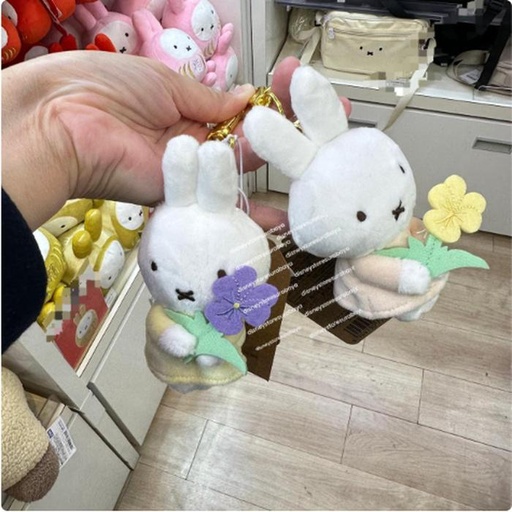 [15/03/2025-21:15-295] Keychain Mascot Miffy Holds Flowers @Each