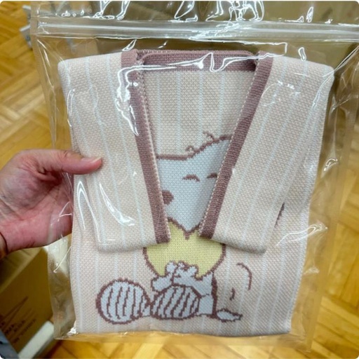 [9/30/2024-17:37-335] Snoopy pink knit bag