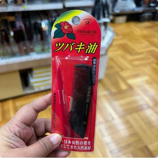[10/1/2024-14:02-105] Folding Comb. With extra Camelia Oil, making Moist hair 