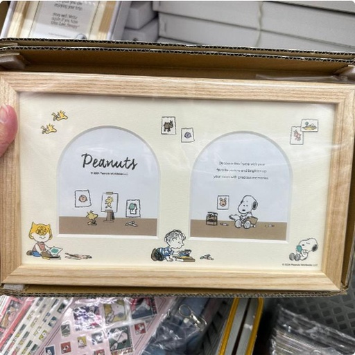[10/2/2024-17:22-670] Snoopy frame photo can display 2 photos