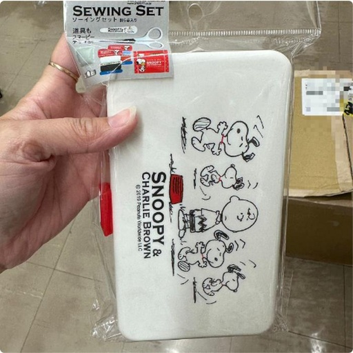 [10/4/2024-09:57-410] Snoopy Sewing Kit With Case