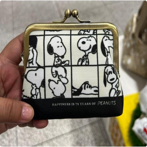 [10/4/2024-14:58-470] Gamaguchi Pouch Snoopy