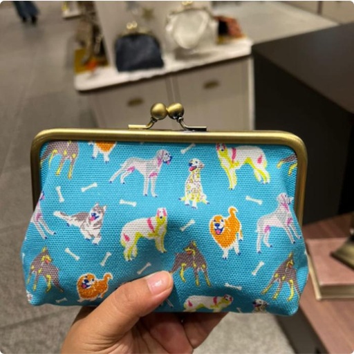 [10/4/2024-15:34-430] Blue pouch