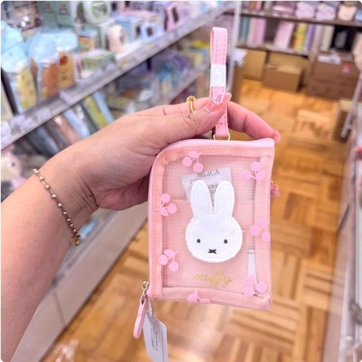 [11/2/2024-12:58-300] Miffy Pouch has a rope pink