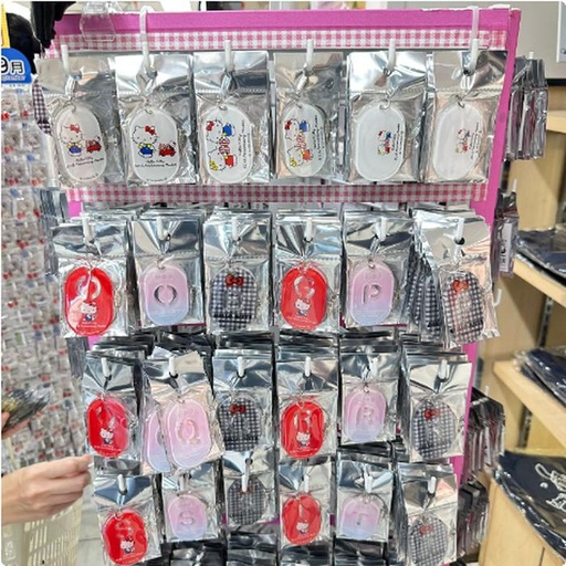 [11/3/2024-16:19-150] Keychain Sanrio alphabet motif