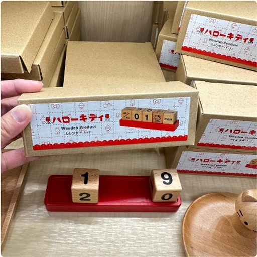 [11/3/2024-19:13-350] Wooden Hello Kitty Calendar