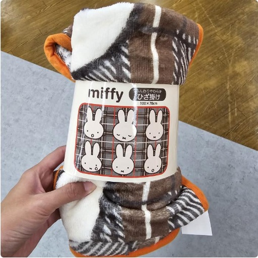[11/5/2024-21:02-340] Miffy Face Blanket is not very thick, uk 100 x 70 cm