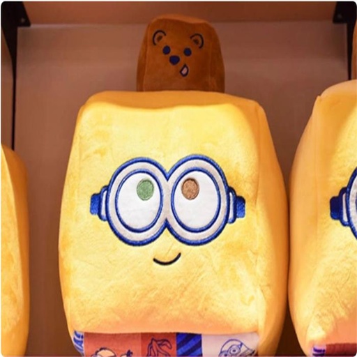 [11/7/2024-09:03-820] Minion Bob & Team Square Cube Cushion 