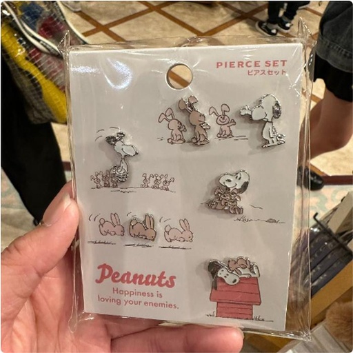 [11/7/2024-10:33-425] Snoopy Pierce Set Usj