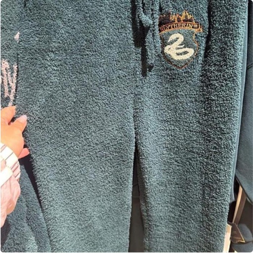 [11/7/2024-15:04-None1260] Long pants slytherin 