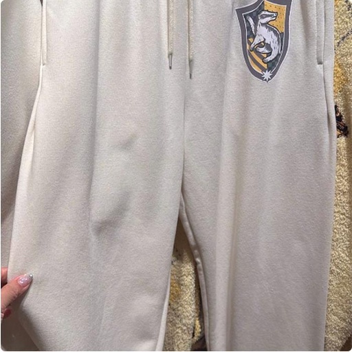 [11/7/2024-15:18-None1290] Long Pants Hufflepuff 
