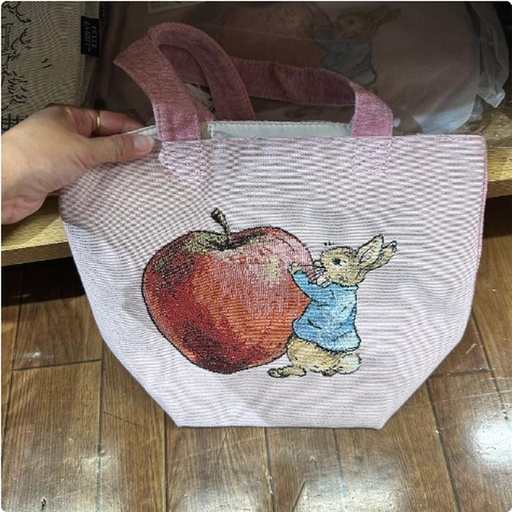 [11/9/2024-11:24-495] Peter Rabbit Totebag Bring Apple