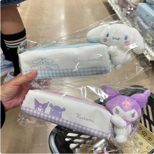 [11/9/2024-14:00-280] Pen Case There is a Mascot stuck beside it Cinnamoroll / Kuromi