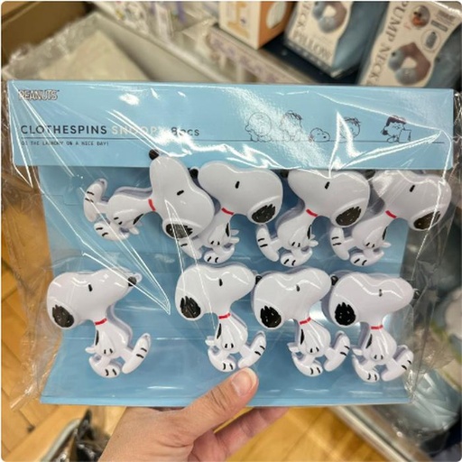 [12/19/2024-13:23-220] Snoopy clothespins set 8 pcs contents