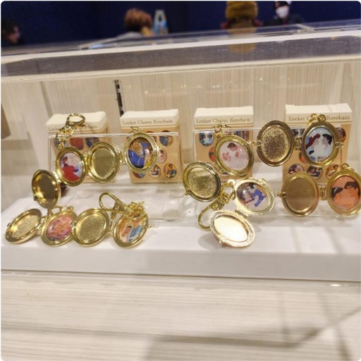 [12/19/2024-14:40-160] Random Pocket Mirror Keychain Princess 