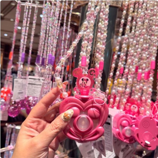[12/27/2024-18:37-460] Glowing Necklace Minnie