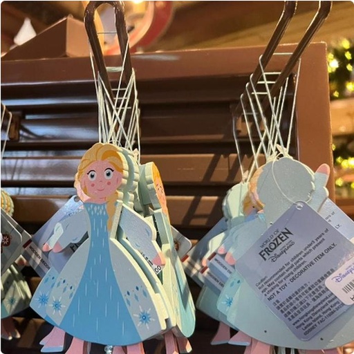 [12/28/2024-15:57-310] Ornaments can be interactive moving2 - elsa 