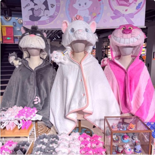 [1/2/2025-11:29-820] Hoodie Blanket - Behind it there is a ribbon of the hoodie's blanket