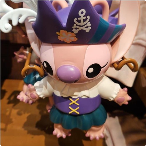 [1/6/2025-15:39-330] Figure Angel Pirates of the Caribbean - Articulation can be moved by his feet and head hands -
