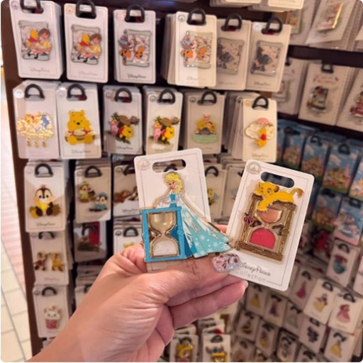 [1/8/2025-10:13-270] Pin can be Hourglass Elsa / Simba