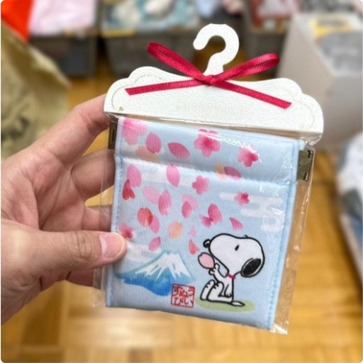 [1/20/2025-14:00-200] Snoopy Fuji Candy Pouch Magnet